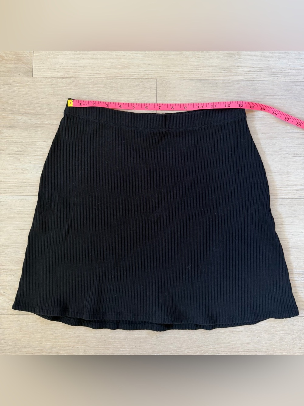 Reformation Ribbed Mini Skirt in Black Size Medium NWOT - Picture 7 of 7